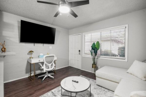 Trendy 1B1B Studio Getaway in Old Town